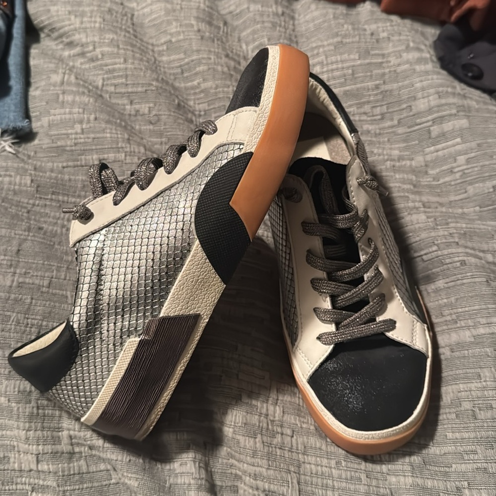 Dolce vita sneakers size 6 in excellent used condition only worn